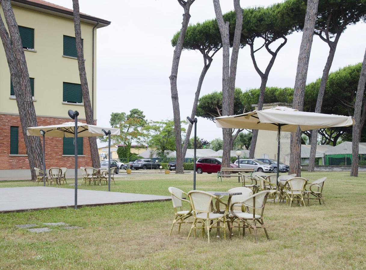 ホテル Casa Per Ferie Il Pioppo マリーナ・ディ・マッサ エクステリア 写真
