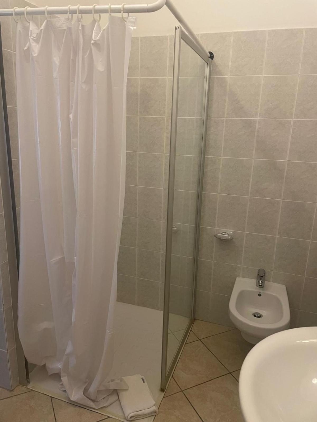 ホテル Casa Per Ferie Il Pioppo マリーナ・ディ・マッサ 部屋 写真